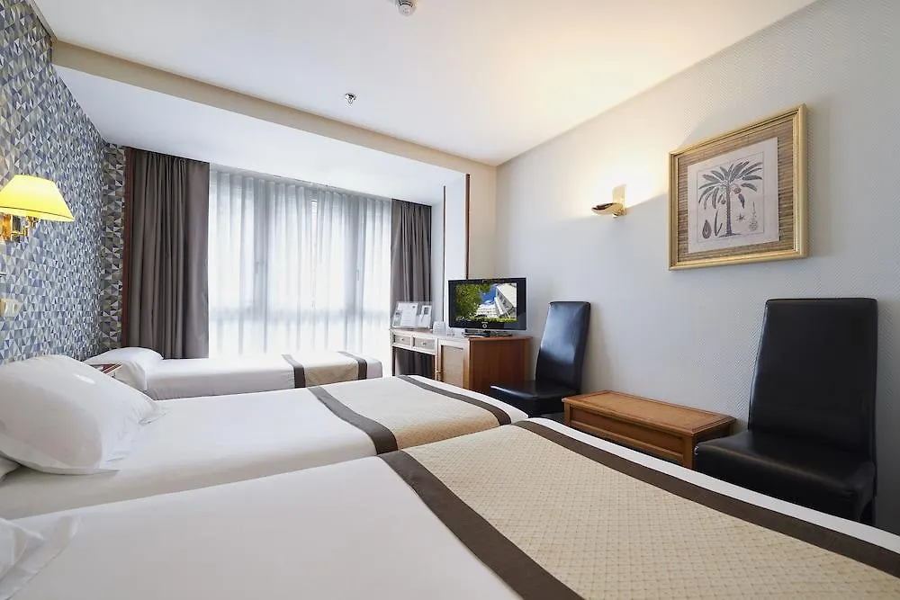 Hotel Ilunion San Sebastián 4*,